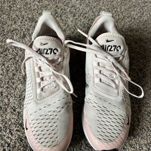 Nike Air 270 Women's Sneakers - Cream & pink